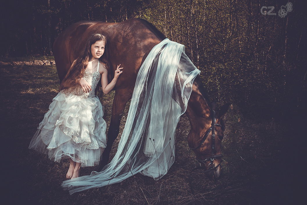 Girl-with-horse-Zabruskova-photographer
